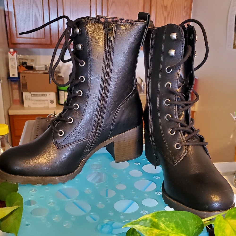Black high heel boots Women's 9